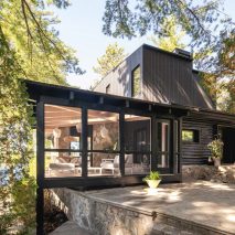 Cottage on the Point in Quebec