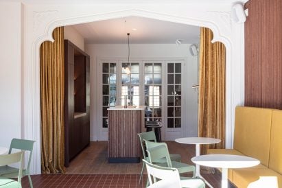 Mouldings and period features are combined with warm materials and furniture