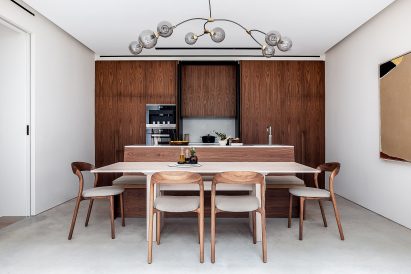 Walnut wood kitchen of the Knightsbridge Mews House by Echlin