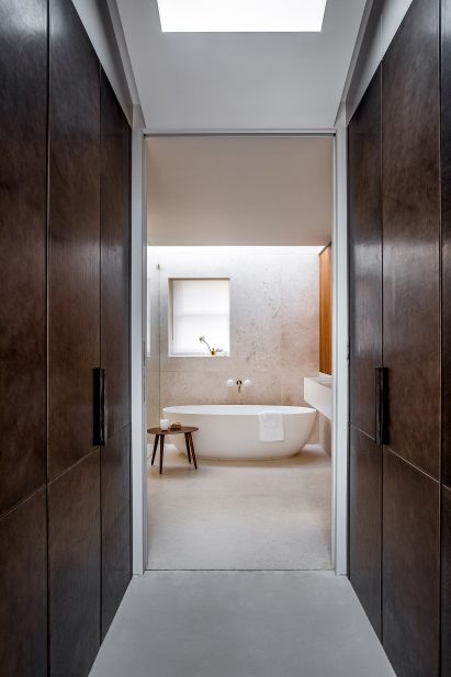 Master bathroom and wardrobe of the Knightsbridge Mews House by Echlin