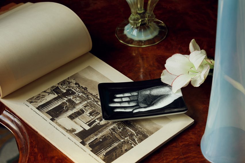 Mano ashtray by Fornasetti