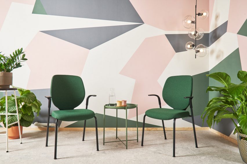 Giroflex 353 visitor chair in a waiting room