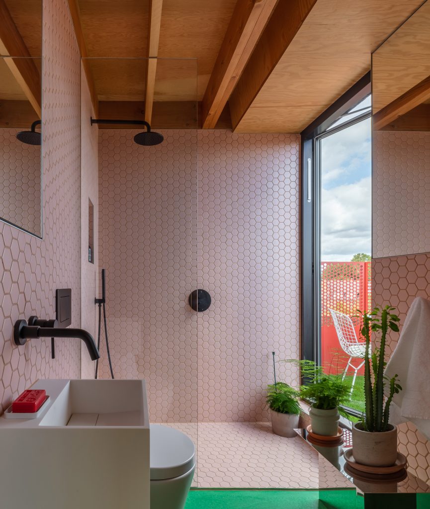 Bathroom in High Street House by Noiascape Teatum+Teatum