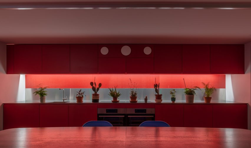 Shared kitchen in High Street House by Noiascape Teatum+Teatum