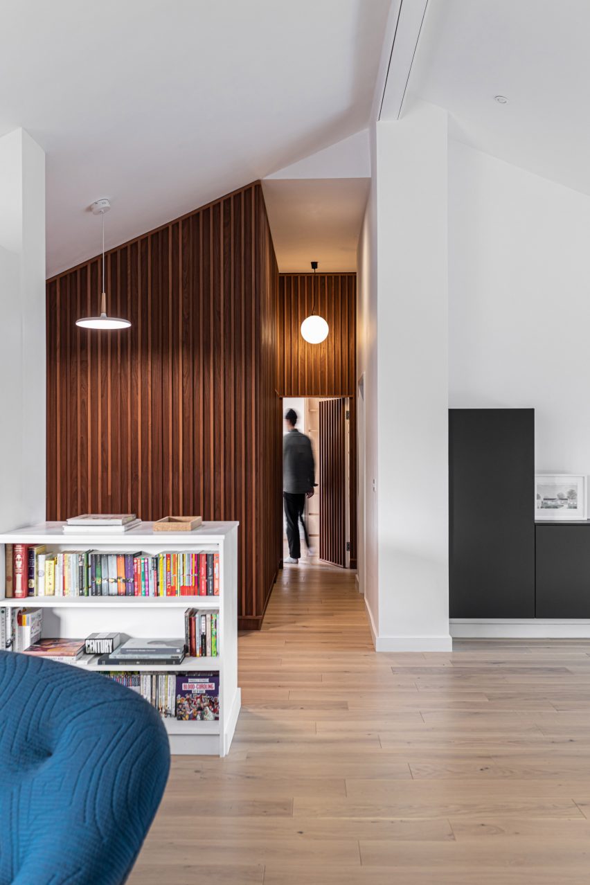 Living spaces in Honey and Walnut House by Intervention Architecture