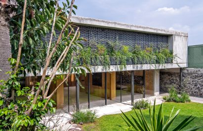 Exterior Mexican renovation project by Viga Arquitectos
