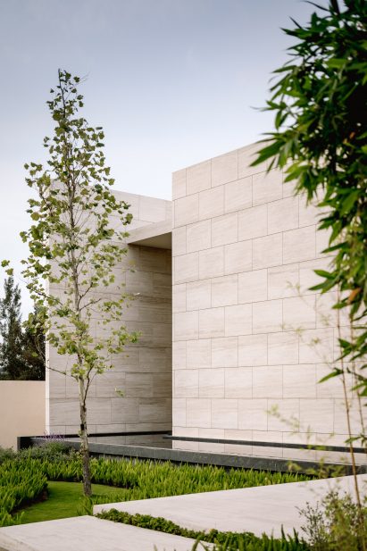 Marble walls and pool of Casa ZTG in Guadalajara