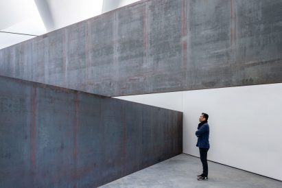 Richard Serra's London Cross sculpture inside upstate New York pavilion