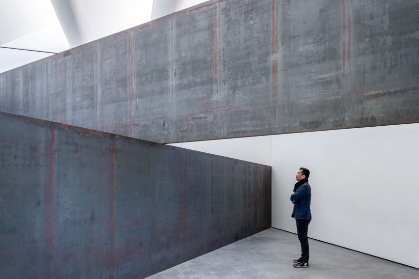 Interior of LX Pavilion by OLI Architecture for London Cross by Richard Serra