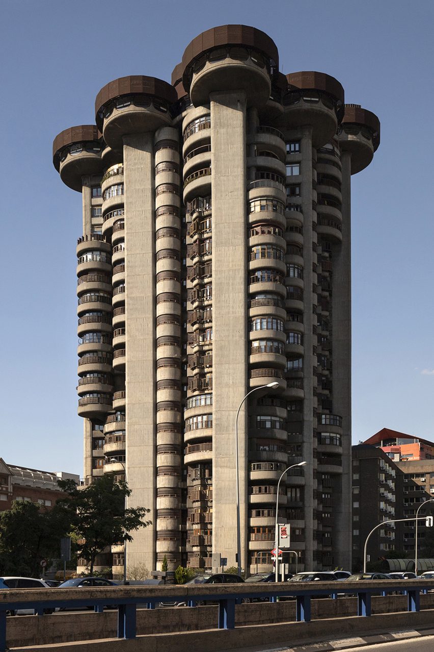 Concrete tower Torres Blancas, Madrid