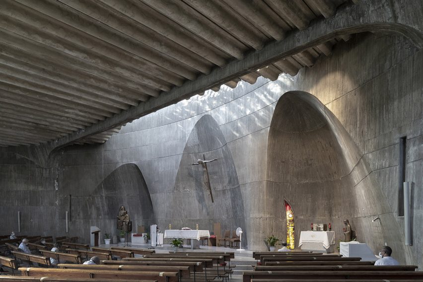 Inside Church of Santa Ana y la Esperanza in Madrid