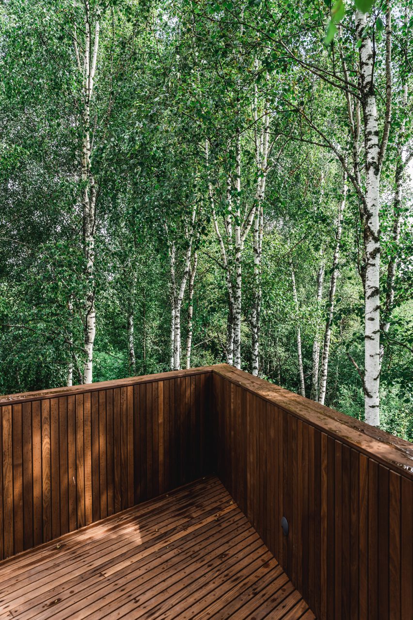The roof terrace of a holiday cabin