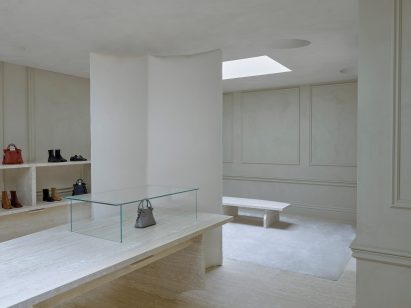 Accessory display in London Bruton Street store by Studio Anne Holtrop