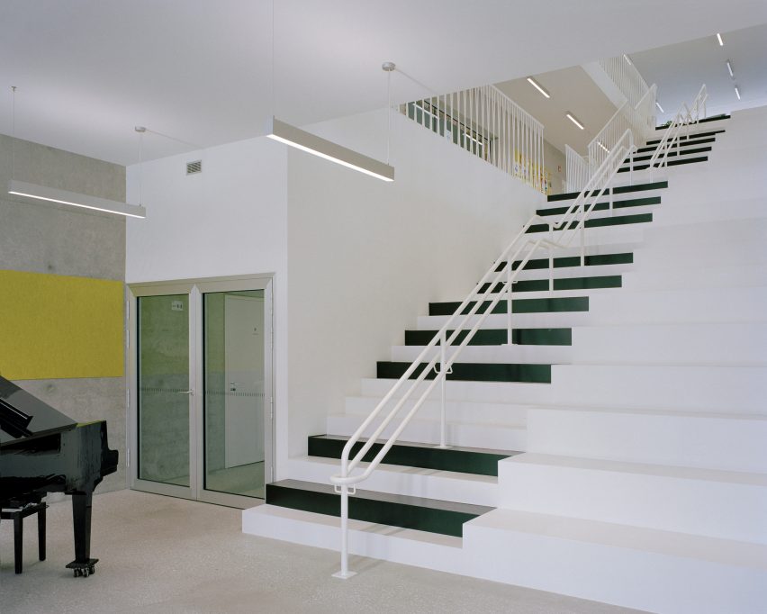 School in Melopee School in Ghent by XDGA
