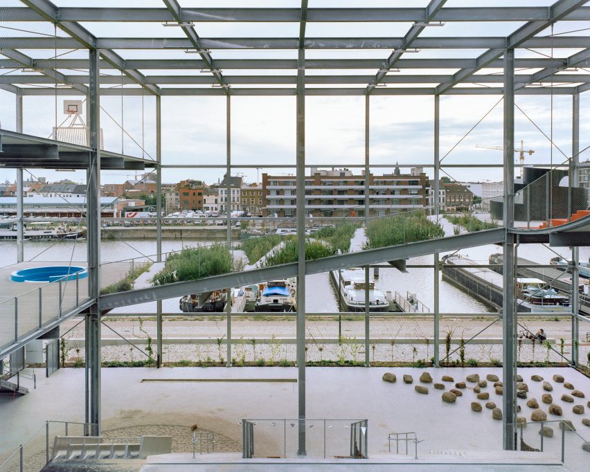 Stacked playgrounds in Melopee School in Ghent by XDGA