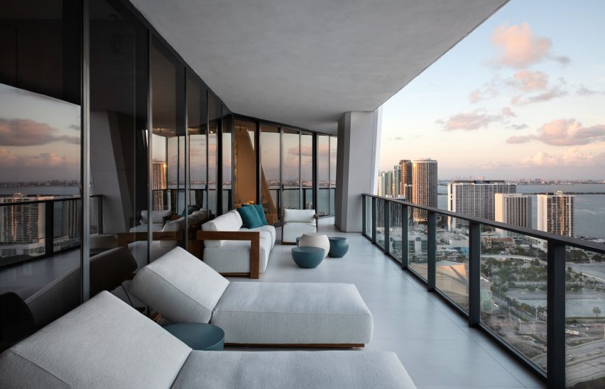 Living room in One Thousand Museum apartment by Meridiani
