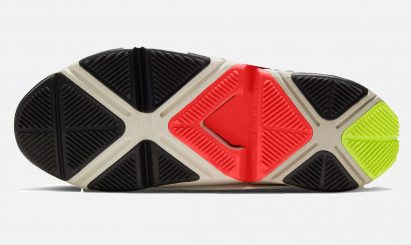 Hinge in Nike trainer