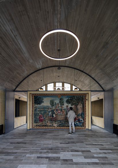 Tapestry in the middle of offices by MAPAA