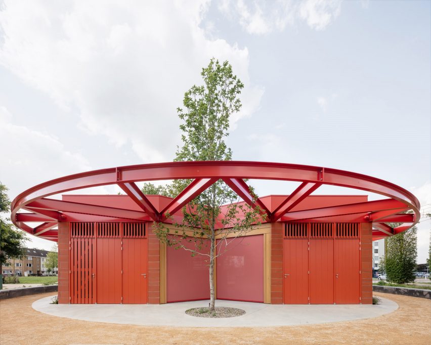 Circular steel restaurant pavilion