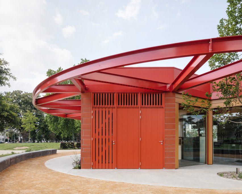 "Carousel"-style brick pavilion
