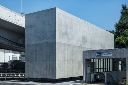 Floating concrete toilet