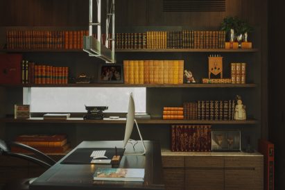Built-in shelves of AdH House office by Simon Hamui