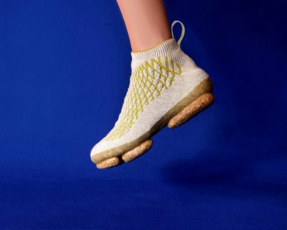 Person wearing the Sneature trainer by Emilie Burfeind