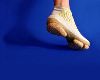 Person wearing the Sneature trainer by Emilie Burfeind