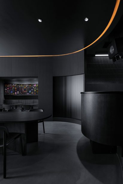 Curved ceiling of Tokyo's Burnside restaurant by Snøhetta
