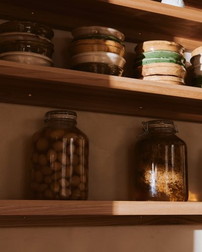 Built-in shelf of Sofi bakery in Berlin by Mathias Mentze, Alexander Vedel Ottenstein and Dreimeta