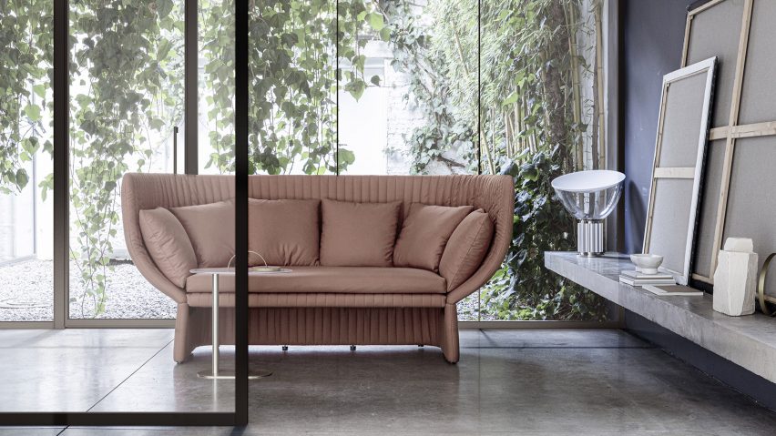 A living room with the Split partition wall