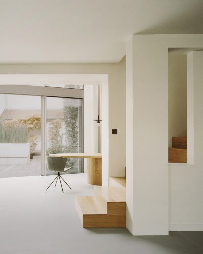 The white-walled interiors of a Parisian townhouse by Clément Lesnoff-Rocard