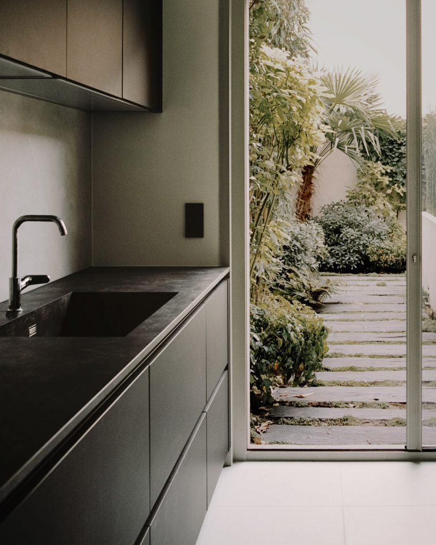 Black cabinetry in a Parisian townhouse by Clément Lesnoff-Rocard