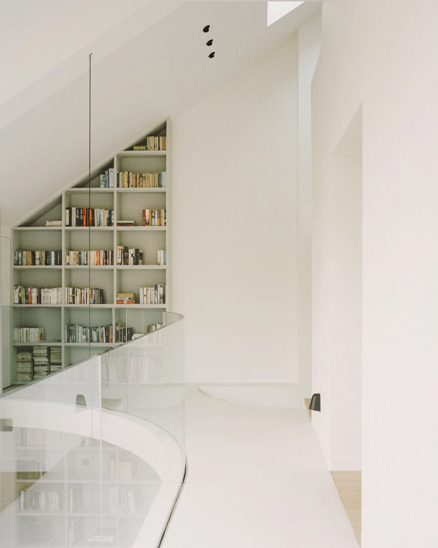 The mezzanine of a Parisian townhouse by Clément Lesnoff-Rocard