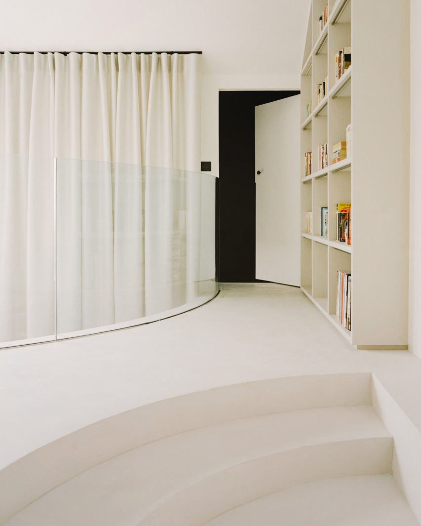 A white-walled mezzanine in a Parisian townhouse by Clément Lesnoff-Rocard