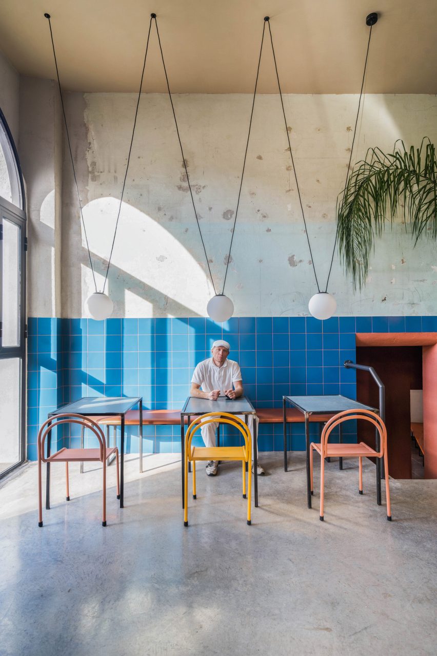 Blue majolica tiles in Tre De Tutto by Studio Tamat