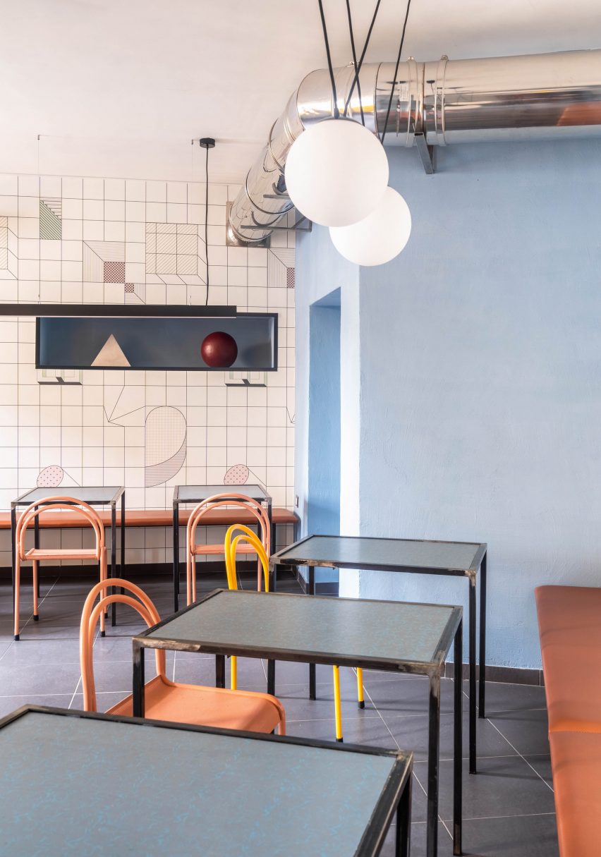 Dining room in Tre De Tutto by Studio Tamat