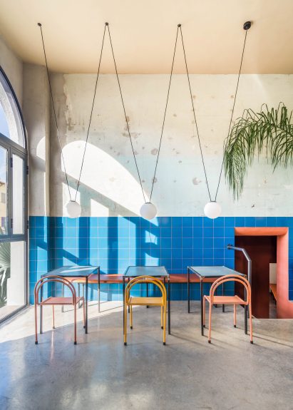Blue majolica tiles in Tre De Tutto by Studio Tamat