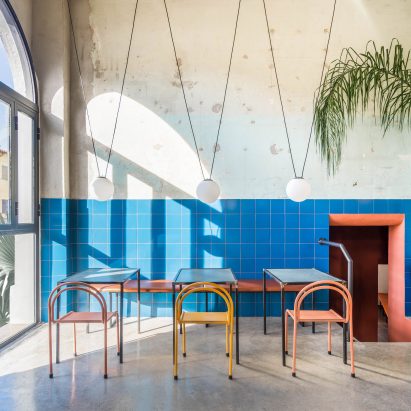 Blue majolica tiles in Tre De Tutto by Studio Tamat