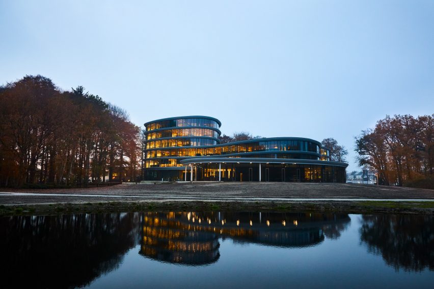 A curved office in Dutch woodland
