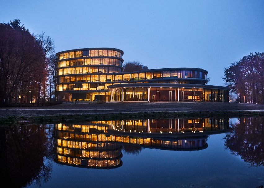 A curved office in Dutch woodland