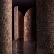 Wood-clad Valencia Pavilion by MUT Design