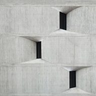 Concrete wall at DL1310 in Mexico City