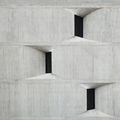 Concrete wall at DL1310 in Mexico City