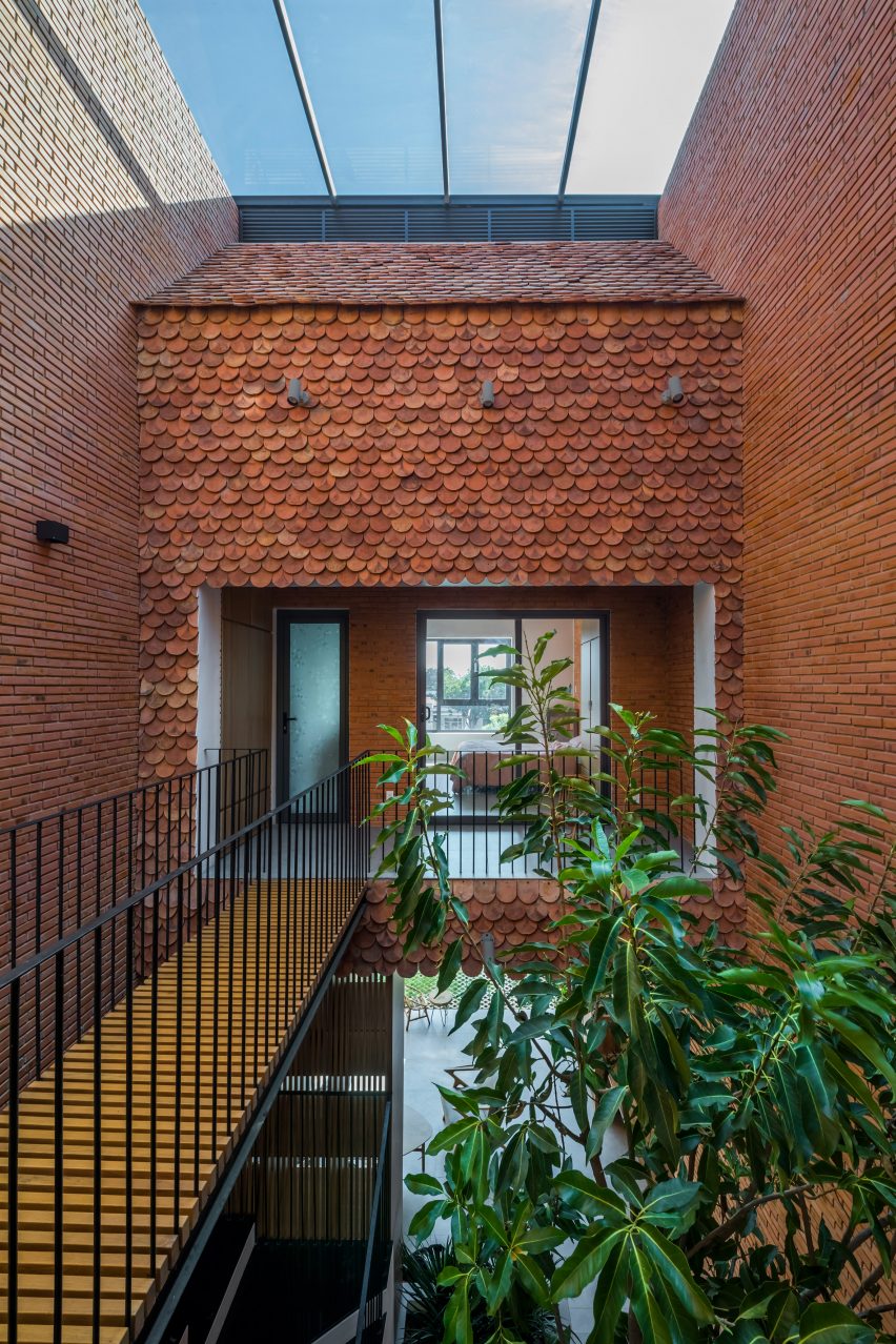 Bedroom and veranda in 2HIEN house in Vietnam by CTA