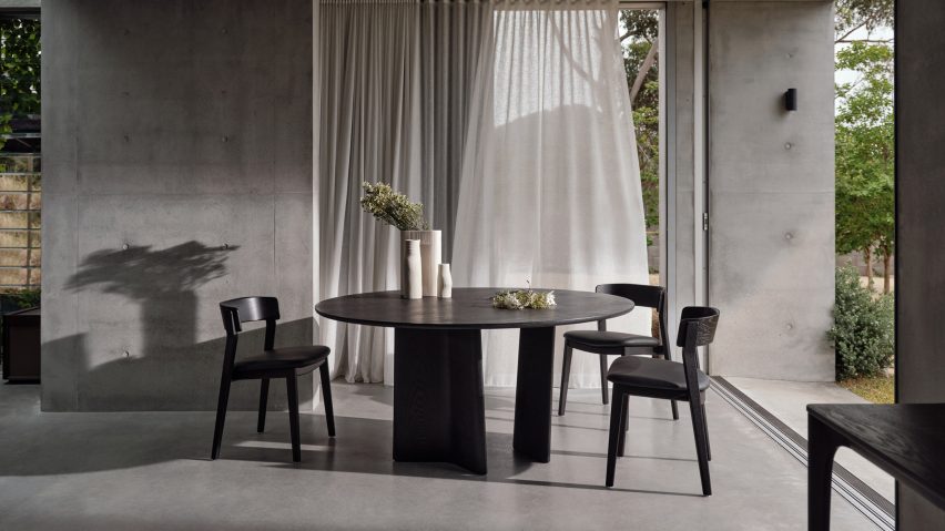 Issho dining table by King