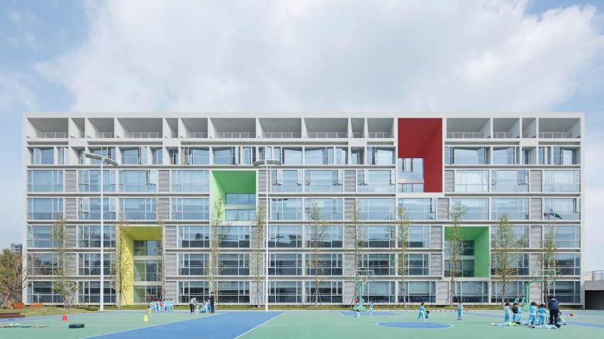 Three-dimensional and geometric facade