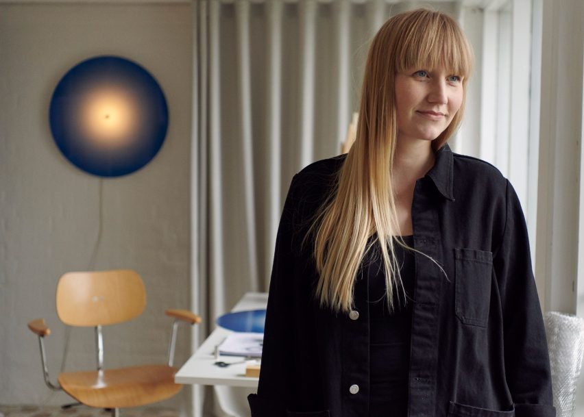 y Mette Schelde with the Ombre Light behind her