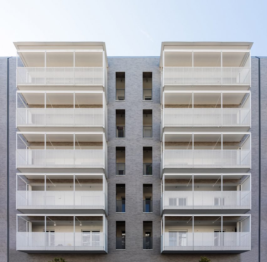 It has rectangular windows
