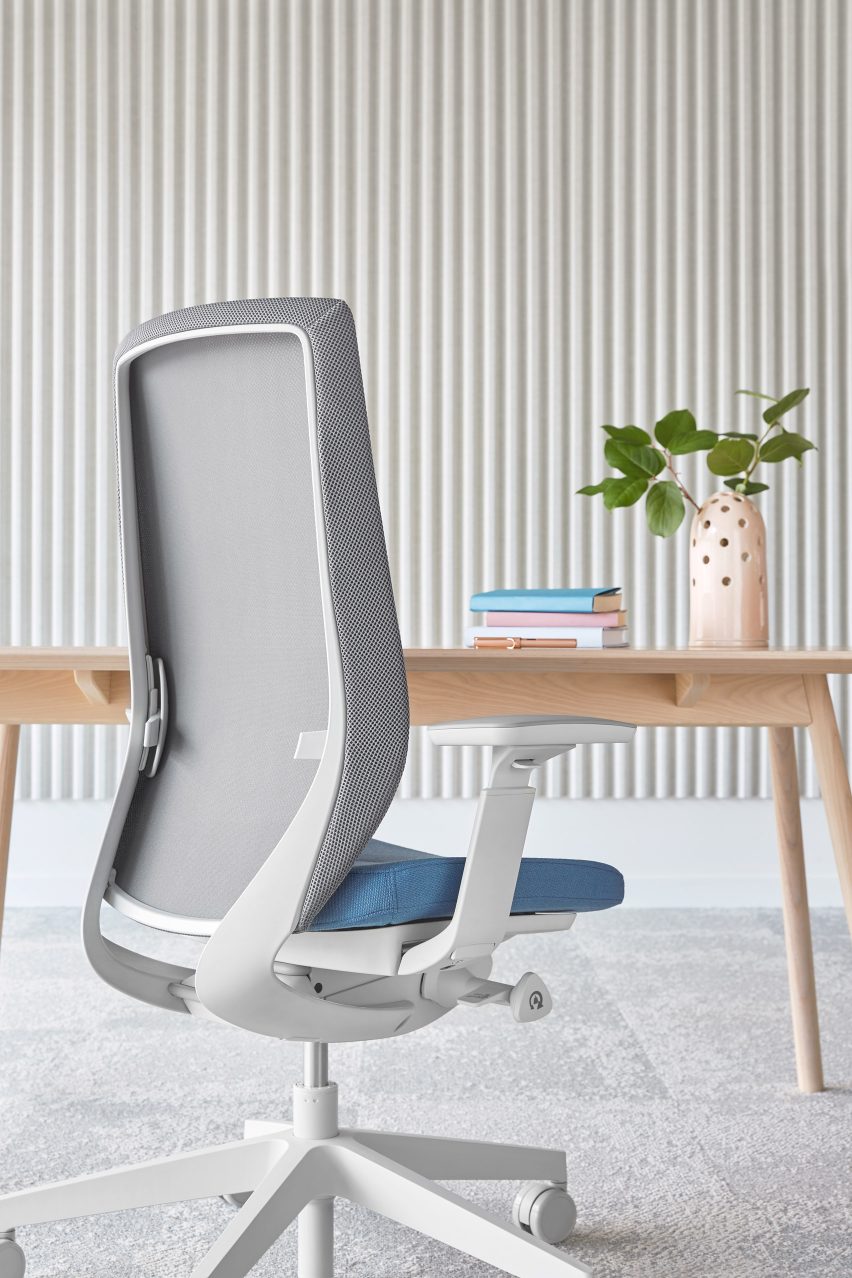 An office chair with a mesh backrest and blue seat